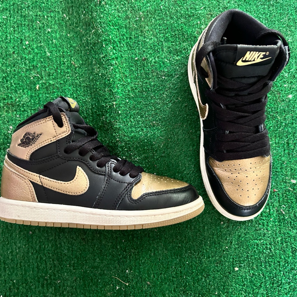 Jordan 1 black metallic gold